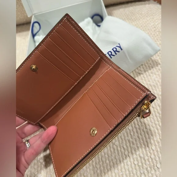 NWOT BURBERRY MED CHRCK BIFOLD WALLET - Picture 3 of 8
